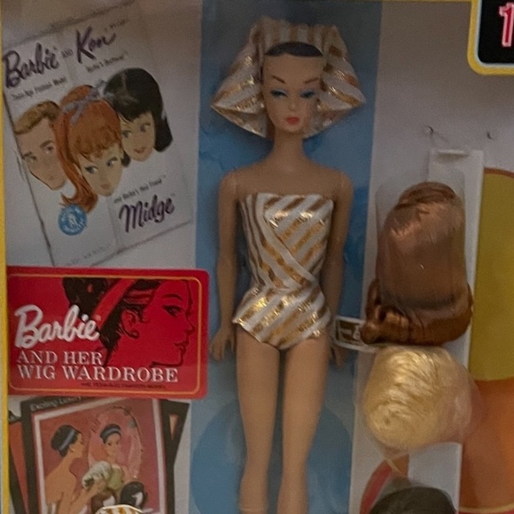 1963 My Favorite Barbie Reproduction Set Fashion Queen Barbie Wig Wardrobe Doll - Picture 4 of 9